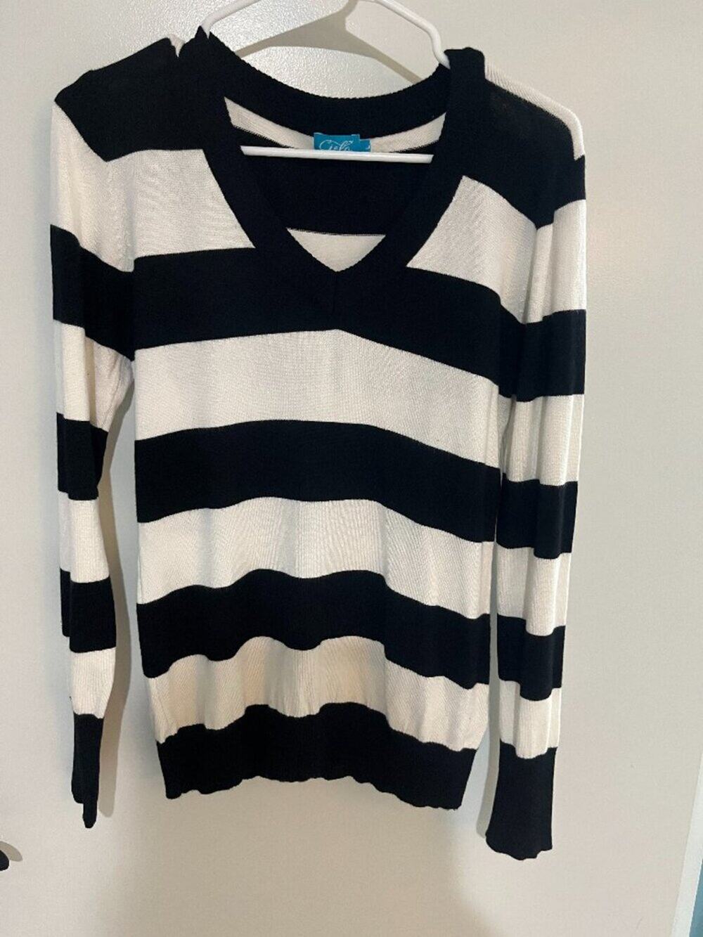 Preppy Black White Striped V Neck Sweater Lightweight Knit Size L Coastal chic